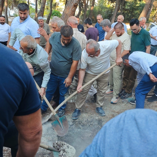 Bursa İl Milli Eğitim Müdürü Alireisoğlu'nun ağabeyi son yolculuğuna uğurla...