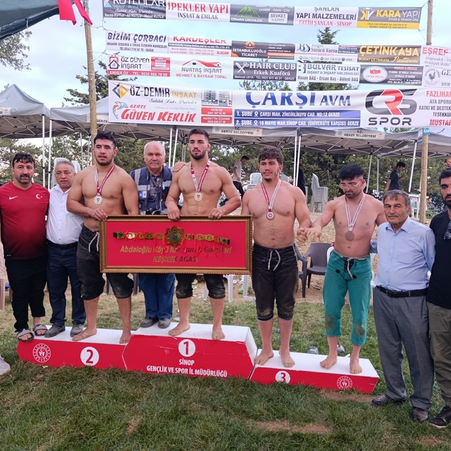 4. Gerze Abdaloğlu Karakucak Güreşleri'nde başpehlivanlığı Mücahit Çelik ka...