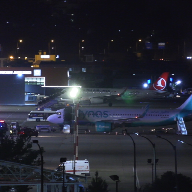 Trabzon- Cidde seferi için havalanan uçak, motor arızası nedeniyle acil ini...