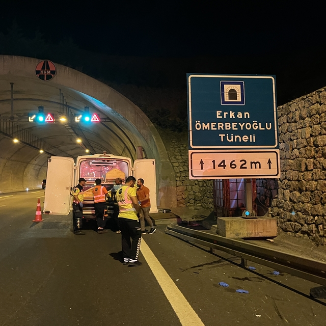 Kocaeli'de Kuzey Marmara Otoyolu'nda otomobilin çarptığı yaya öldü