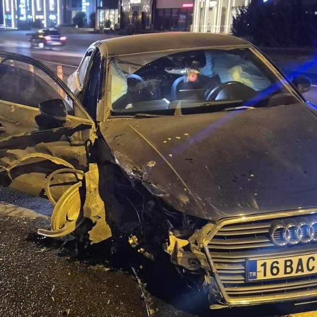 Otomobil ile motosikletin çarpıştığı kaza sonrası yakınları hastanda kavga...