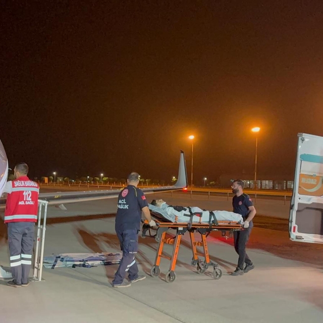 Kaza sonrası kava travması ve felç geçiren çocuk, ambulans uçakla sevk edil...