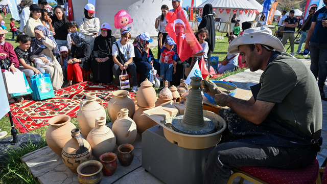 Yunus Emre Enstitüsü, Malazgirt Zaferi kutlamalarında kültürel değerleri ziyaretçilerle buluşturuyor