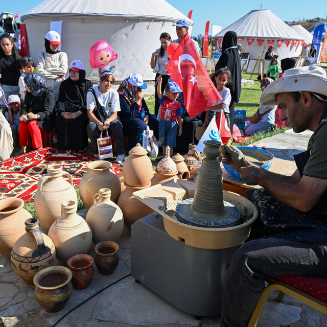 Yunus Emre Enstitüsü, Malazgirt Zaferi kutlamalarında kültürel değerleri zi...