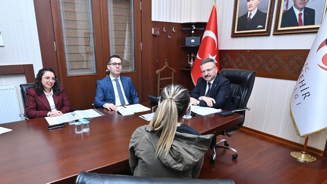 Eskişehir Valisi Aksoy Halk Günü Toplantısı'nda vatandaşların sorunlarına çözüm buluyor