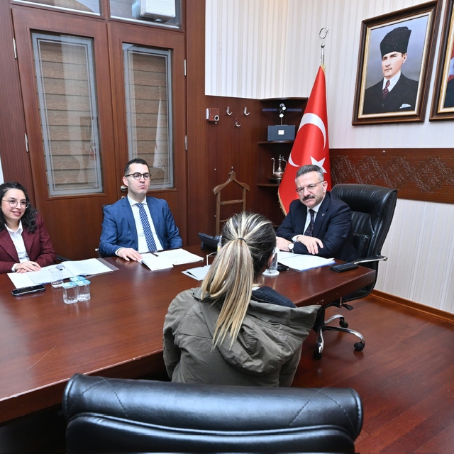 Eskişehir Valisi Aksoy Halk Günü Toplantısı'nda vatandaşların sorunlarına ç...