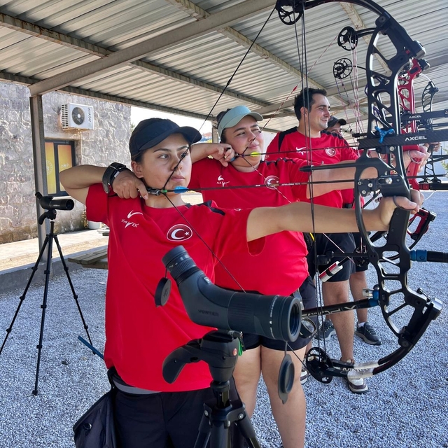 Milli okçular, Dünya Şampiyonası hazırlıklarını Gelibolu'da sürdürüyor