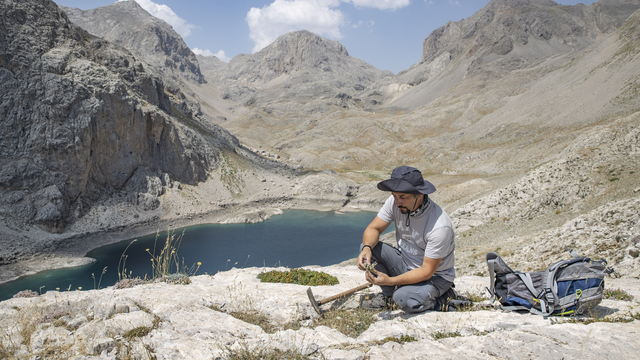 Bitkiler için Anadolu'yu gezen akademisyen, Tunceli'de 5 yeni türü literatüre kazandırdı