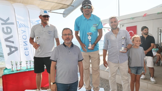 Karşıyaka'daki yelken şampiyonasına görkemli kapanış