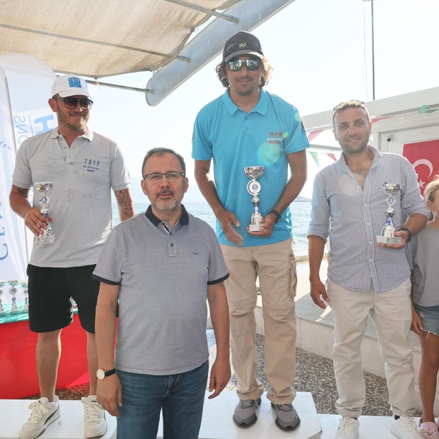 Karşıyaka'daki yelken şampiyonasına görkemli kapanış