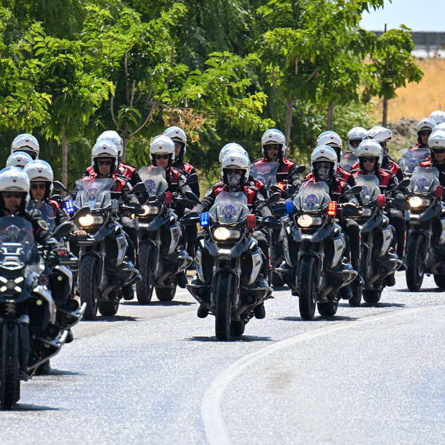 Motosikletlerini bu kez Malazgirt Zaferi kutlamalarına katılanlar için çalı...