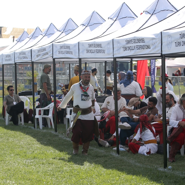 Malazgirt'te 217 sporcu, Sultan Alparslan'ın anısına ok attı