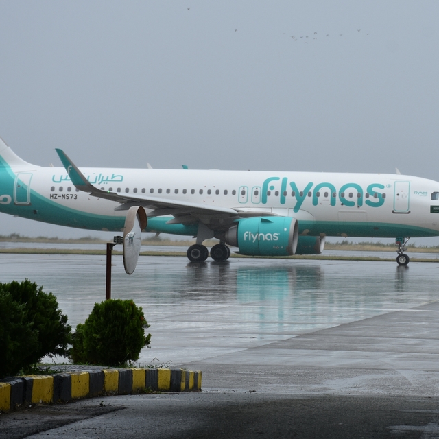 Trabzon'a arıza nedeniyle acil iniş yapan uçağın yolcuları ülkelerine gönde...