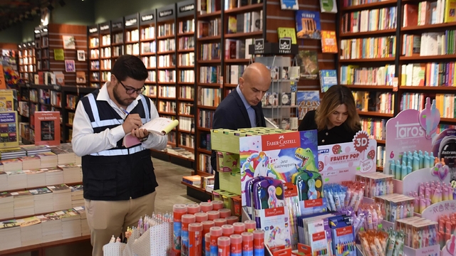 izmir'deki kırtasiyelerde fahiş fiyat ve ürün güvenliği denetimi