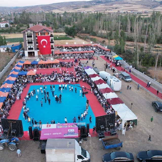 Çubuk'ta festival havasında geleneksel Türkmen düğünü