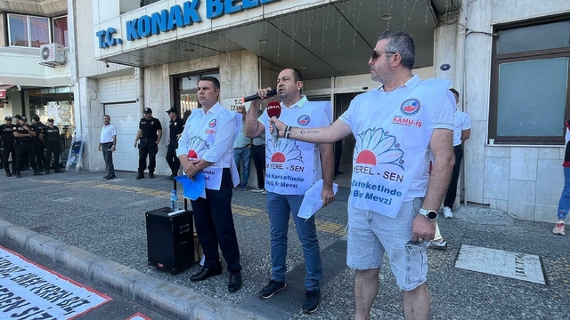 İzmir'de Konak Belediyesi memurlarından iş bırakma eylemi