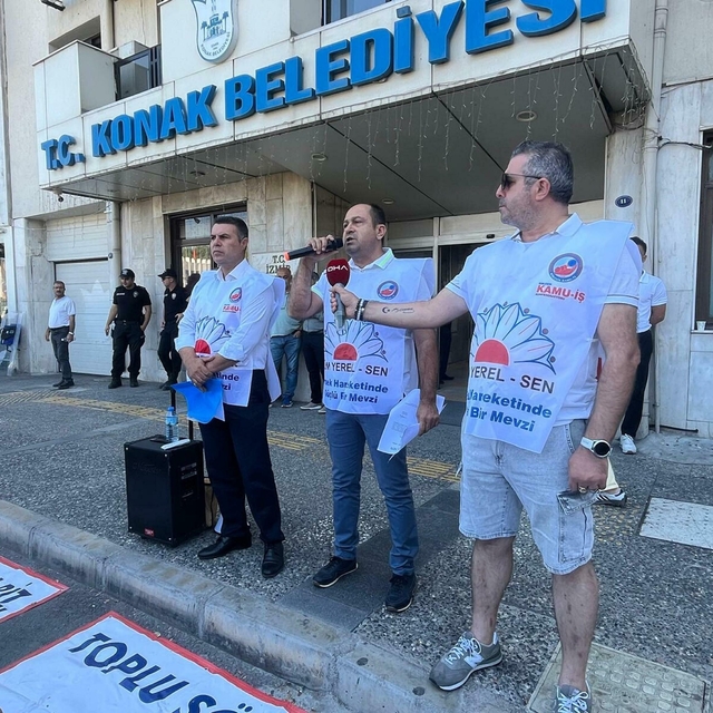 İzmir'de Konak Belediyesi memurlarından iş bırakma eylemi