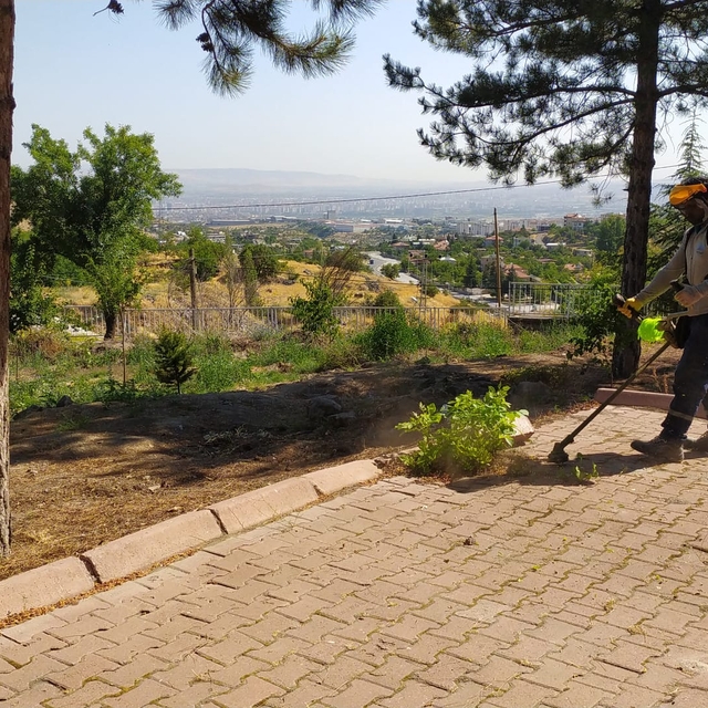 Hacılar'daki okullarda bahçe ve çevre temizliği gerçekleştirildi