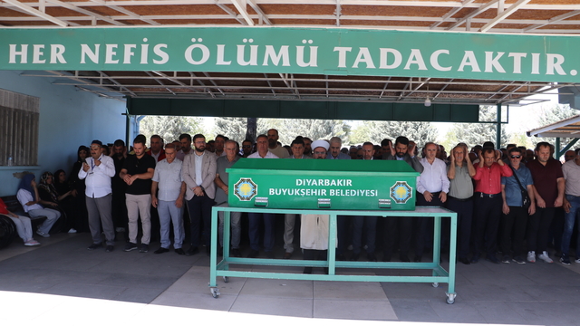 Mersin'deki kazada ölen Farah, Diyarbakır'da defnedildi
