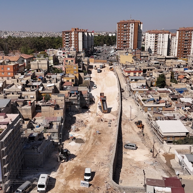 Gaziantep'te yol genişletme çalışmaları sürüyor