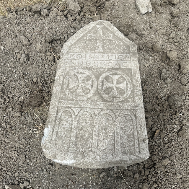 Çorum'da kanal çalışmasında ortaya çıkan mezar taşı koruma altına alındı