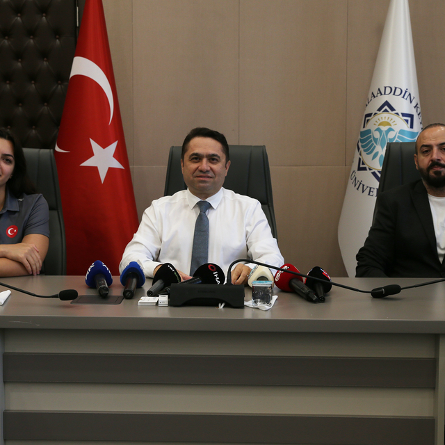 Milli sporcu Türkmen'den ALKÜ Rektörü Türkdoğan'a ziyaret