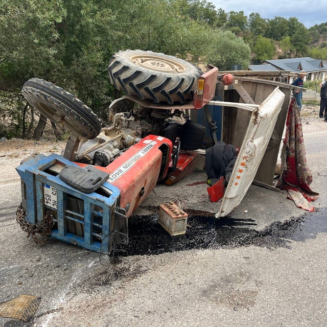 Taşova'da devrilen traktörün sürücüsü yaralandı