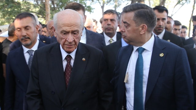 MHP Genel Başkanı Bahçeli, Ahlat'ta partililer ve vatandaşlarla buluştu