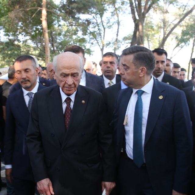 MHP Genel Başkanı Bahçeli, Ahlat'ta partililer ve vatandaşlarla buluştu