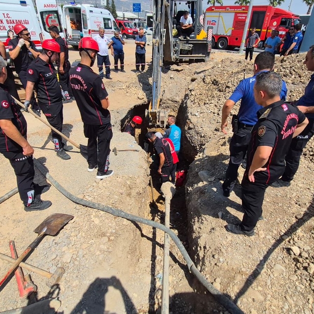 Göçük altında kalan işçi, yaralı kurtarıldı