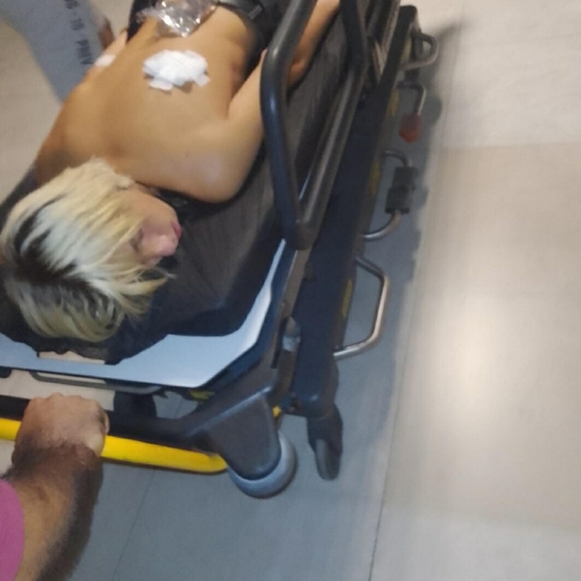 Kuşadası'nda gasbedilmek istenen Ukraynalı çocuk sırtından bıçaklandı