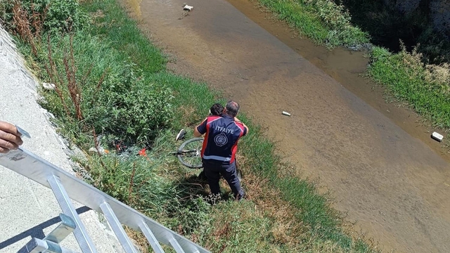 Kars'ta kanala düşen çocuk itfaiye tarafından kurtarıldı