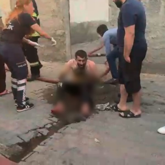 Diyarbakır'da 4 katlı binada çıkan yangında 4 kişi yaralandı