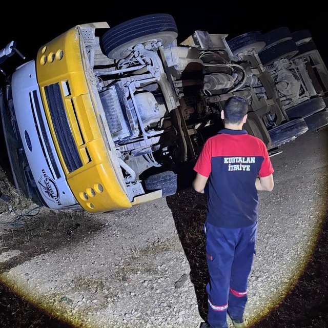 Siirt'te devrilen vincin sürücüsü yaralandı