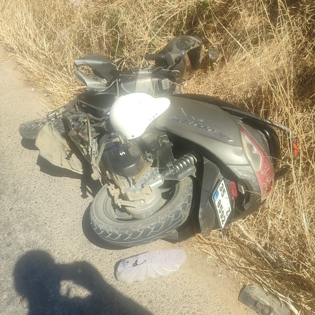 Ödemiş'te kamyonla çarpışan motosikletin sürücüsü yaralandı