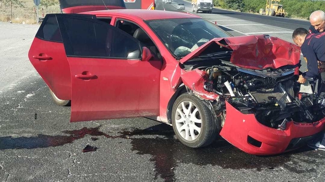 Malatya'da otomobil çekiciye çarptı: 5 yaralı