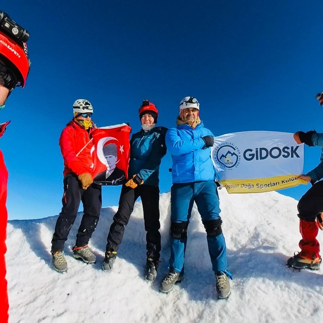 GİDOSK sporcuları Ağrı Dağı'na tırmandı