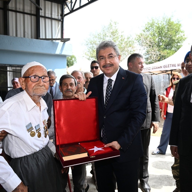 Osmaniye Valisi Erdinç Yılmaz Kadirli ilçesinde gazilerle bir araya geldi