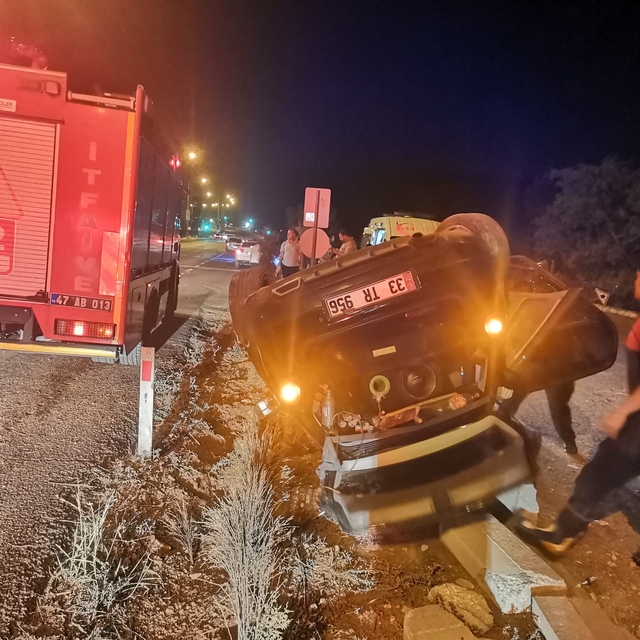 Mardin'de devrilen otomobildeki 3 kişi yaralandı