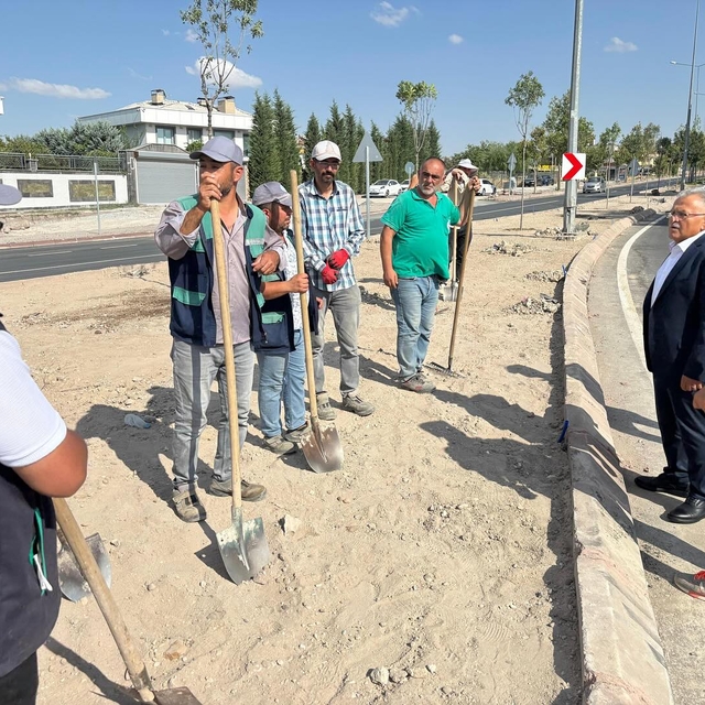 Başkan Büyükkılıç, Şehit Komandolar Caddesi'nde yürütülen peyzaj düzenlemel...