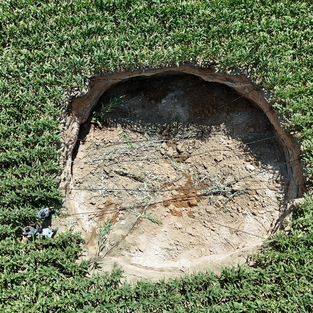 Karaman'da mısır tarlasında obruk oluştu