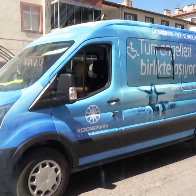 Kocasinan Belediyesinin "Engelsiz Nakil Aracı", engellilerinin hayatına kol...