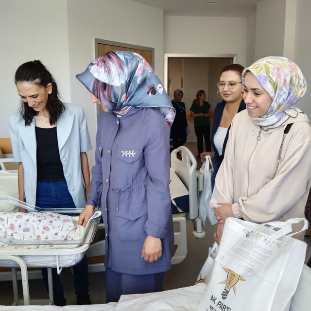 AK Parti kadın kolları, Dünya Emzirme Haftası'nda annelerle buluştu