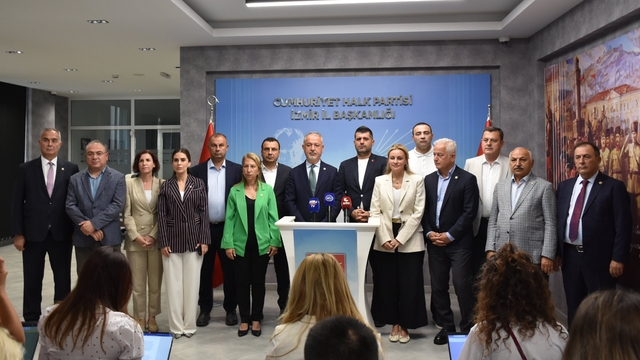 CHP milletvekilleri, İzmir'de gazetecilerle bir araya geldi