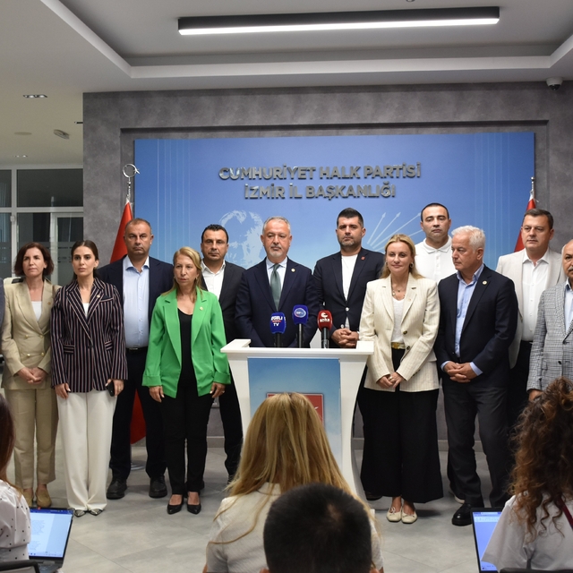 CHP milletvekilleri, İzmir'de gazetecilerle bir araya geldi