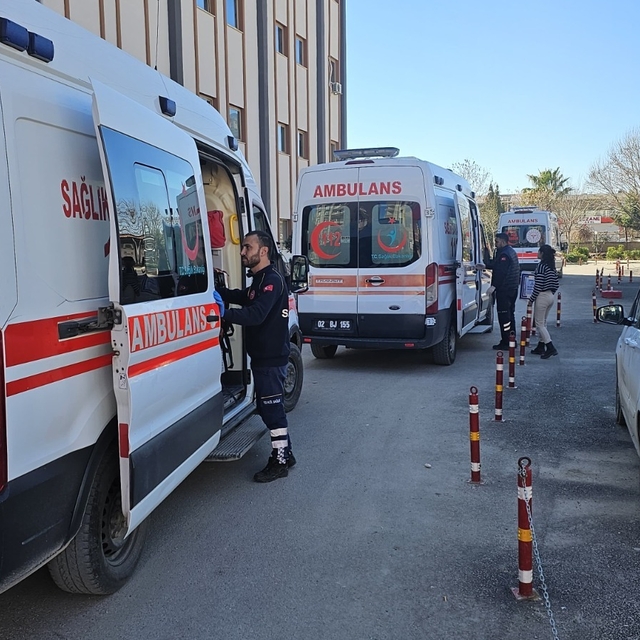 İhbara giden polis ekibi kaza yaptı: 5 yaralı