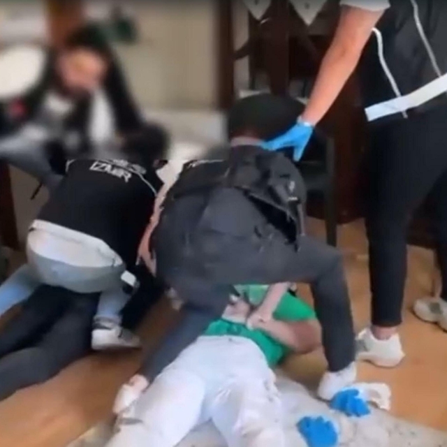 İzmir'de 1 ayda uyuşturucu ticareti yapan 130 şüpheli tutuklandı