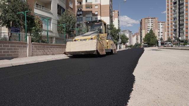 Melikgazi Belediyesinden asfalt yenileme çalışması
