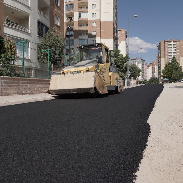 Melikgazi Belediyesinden asfalt yenileme çalışması