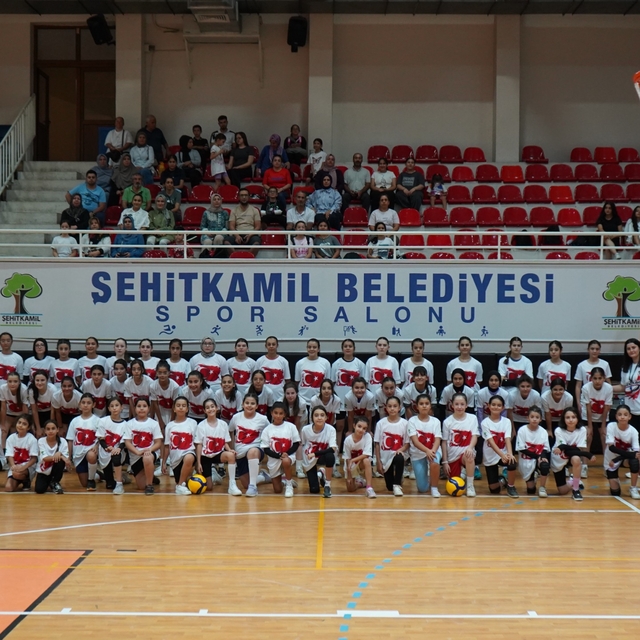 Gaziantep'te 62 genç voleybolcu profesyonelliğe adım attı